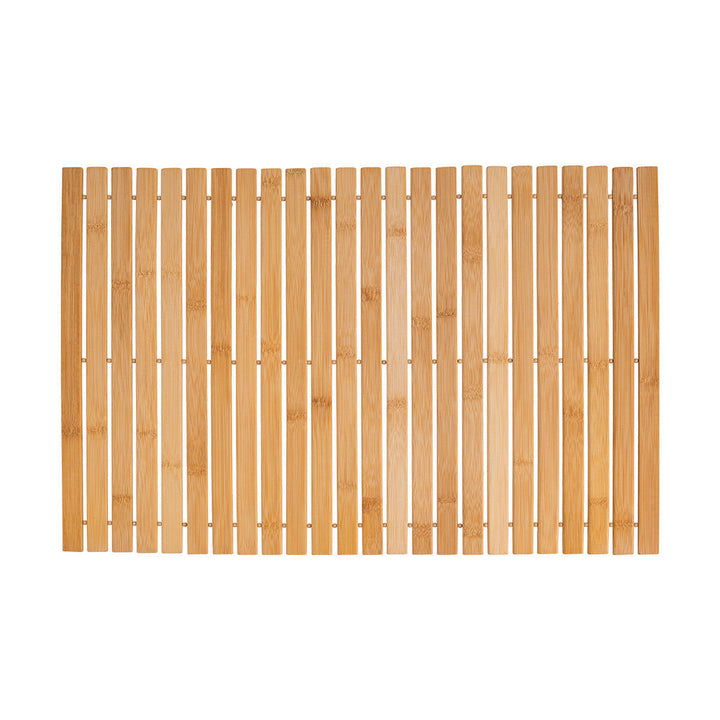 Ορθογώνιο bamboo χαλάκι μπάνιου σε λευκό φόντο, με ομοιόμορφες ξύλινες λωρίδες και φυσική υφή.