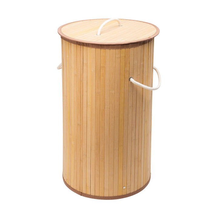Στρογγυλό καλάθι απλύτων Bamboo Essentials της Estia με καπάκι και δύο πλαϊνές χειρολαβές, φωτογραφημένο σε λευκό background.