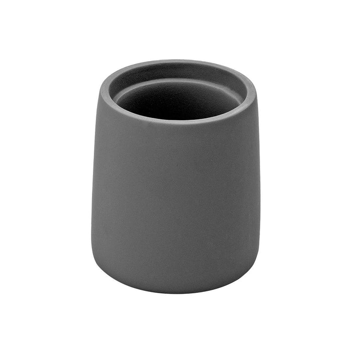Γκρι ποτήρι μπάνιου με minimal matte υφή, ιδανικό για οργάνωση οδοντόβουρτσας και καθημερινών αξεσουάρ στον νιπτήρα.