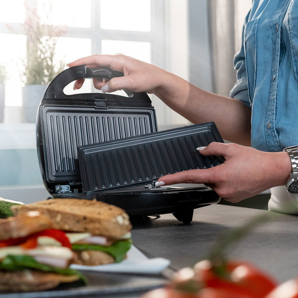 Τοστιέρα Black & Inox 2 Θέσεων 850W Με Αποσπώμενες Αντικολλητικές Πλάκες Estia