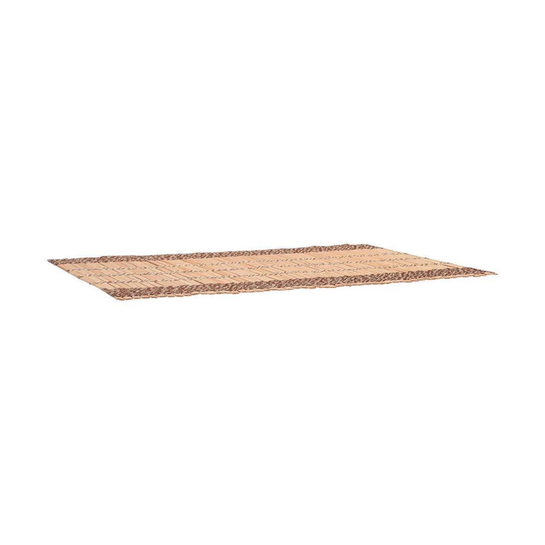 Ξαπλωμένο σουπλά Bamboo Essentials Estia σε καφέ χρώμα, φωτογραφημένο με ελαφριά προοπτική και λευκό φόντο.