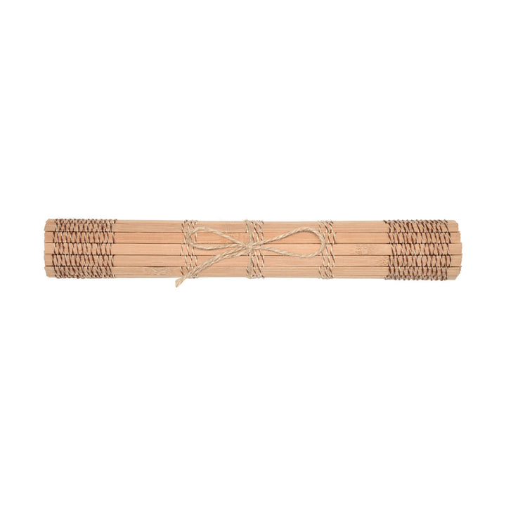 Σουπλά Bamboo Essentials Estia σε καφέ απόχρωση, ρολαρισμένο και δεμένο με σχοινί, σε ουδέτερο λευκό φόντο.