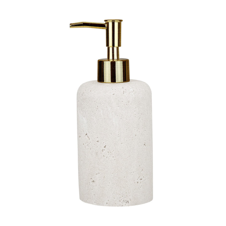 Dispenser σαπουνιού από travertine με χρυσή αντλία, σε λευκό φόντο που τονίζει τη φυσική υφή του υλικού και τη minimal αισθητική του.