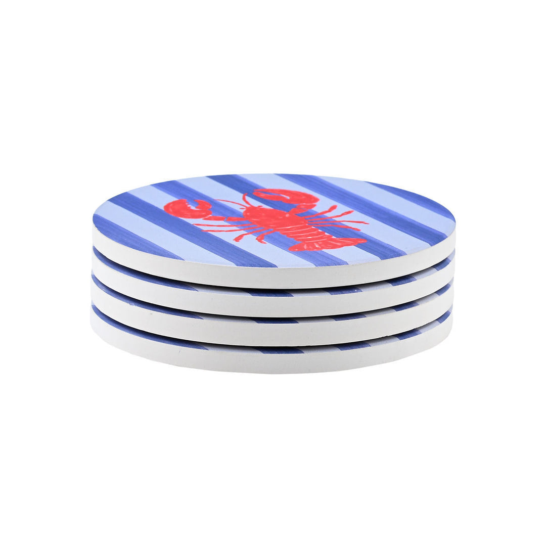 Σετ τεσσάρων κεραμικών σουβέρ με ριγέ μπλε μοτίβο και κόκκινο καβούρι στοιβαγμένα σε φωτεινή επιφάνεια.