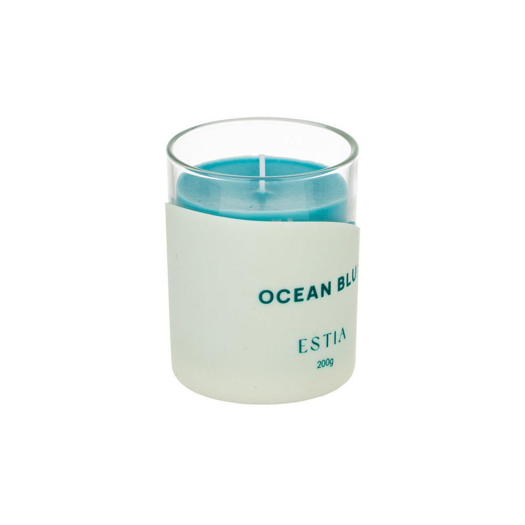 Αρωματικό κερί Ocean Blue της Estia με δροσερή θαλασσινή αισθητική και κομψή γυάλινη συσκευασία.