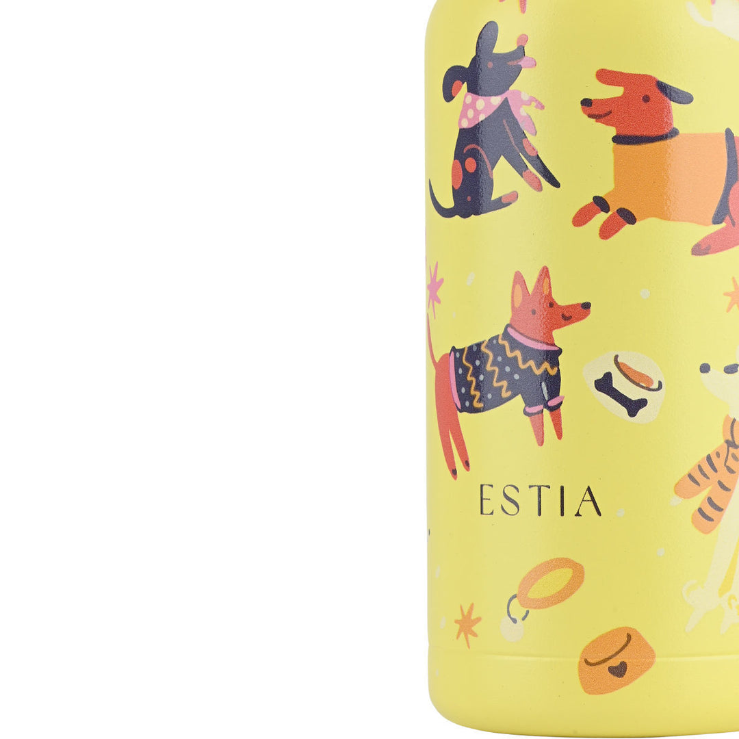 Κοντινή λήψη του παιδικού θερμός Estia Wonder Bottle Pet Party με σχέδιο σκυλάκια, γατάκια και παιχνιδιάρικες λεπτομέρειες.