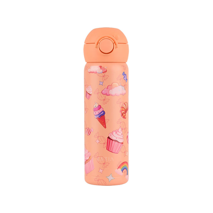 Παιδικό θερμός Estia Wonder Bottle 500ml Candy Sky σε κοραλί χρώμα με σχέδιο από παγωτό, cupcake, σύννεφα, καραμέλες και ουράνιο τόξο σε λευκό φόντο.