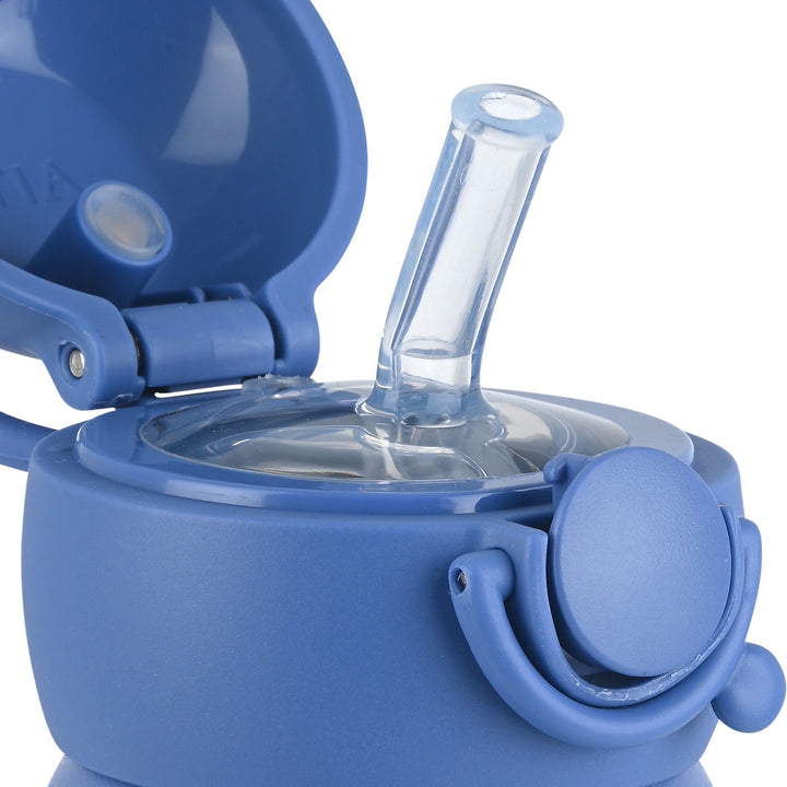 Ανοιχτό καπάκι του παιδικού θερμός Estia Wonder Bottle 500ml City Heroes με εύκαμπτο καλαμάκι σιλικόνης και 100% στεγανό σύστημα κλικ ασφαλείας.