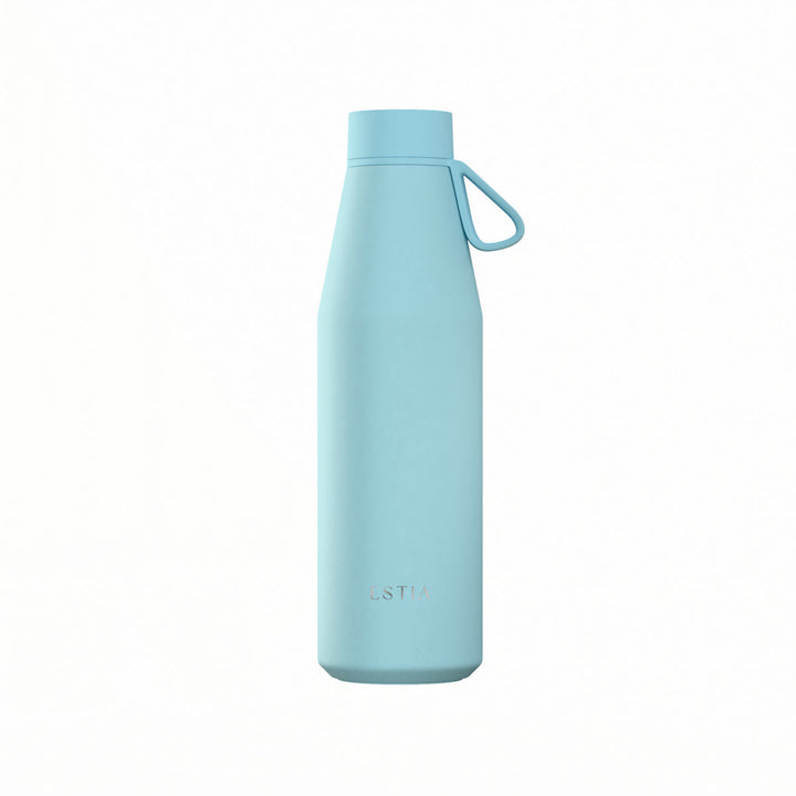Γαλάζιο θερμός Flow 500ml της Estia με ανοξείδωτη κατασκευή και πρακτική λαβή στο καπάκι σε λευκό φόντο.
