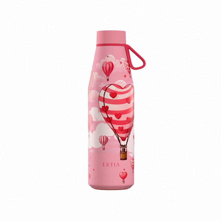 Θερμός Estia Flow Save The Aegean 500ml Love Ascend σε ροζ χρώμα με σχέδιο από αερόστατα σε σχήμα καρδιάς, σύννεφα και λουράκι σιλικόνης.