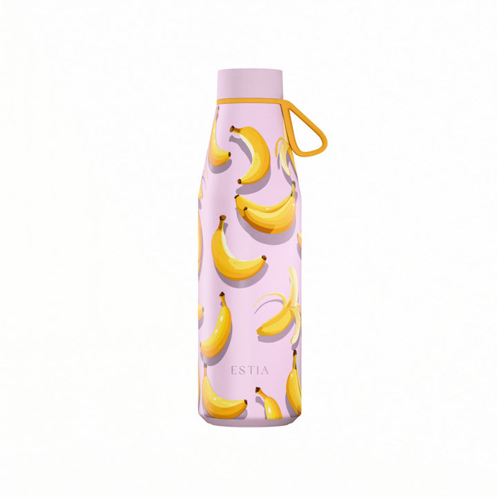 Θερμός Estia Flow Save The Aegean 500ml Banana Mood με σχέδιο μπανάνας σε λιλά φόντο, λιλά καπάκι και κίτρινο λουράκι σιλικόνης.