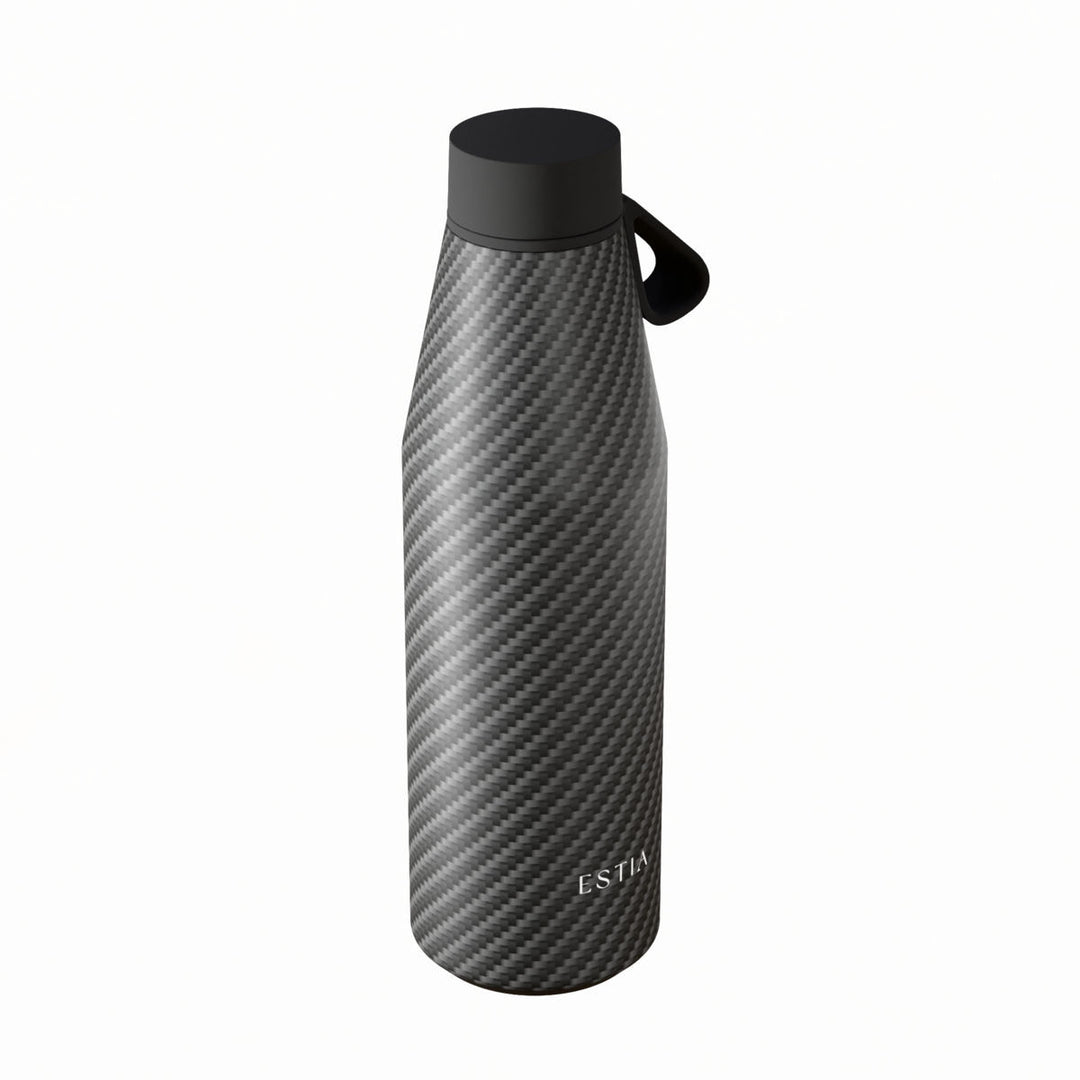 Θερμός μπουκάλι Flow Estia Save The Aegean 500ml Carbon Fibre με ανθρακί carbon σχέδιο, λουράκι σιλικόνης και εργονομικό σχεδιασμό.