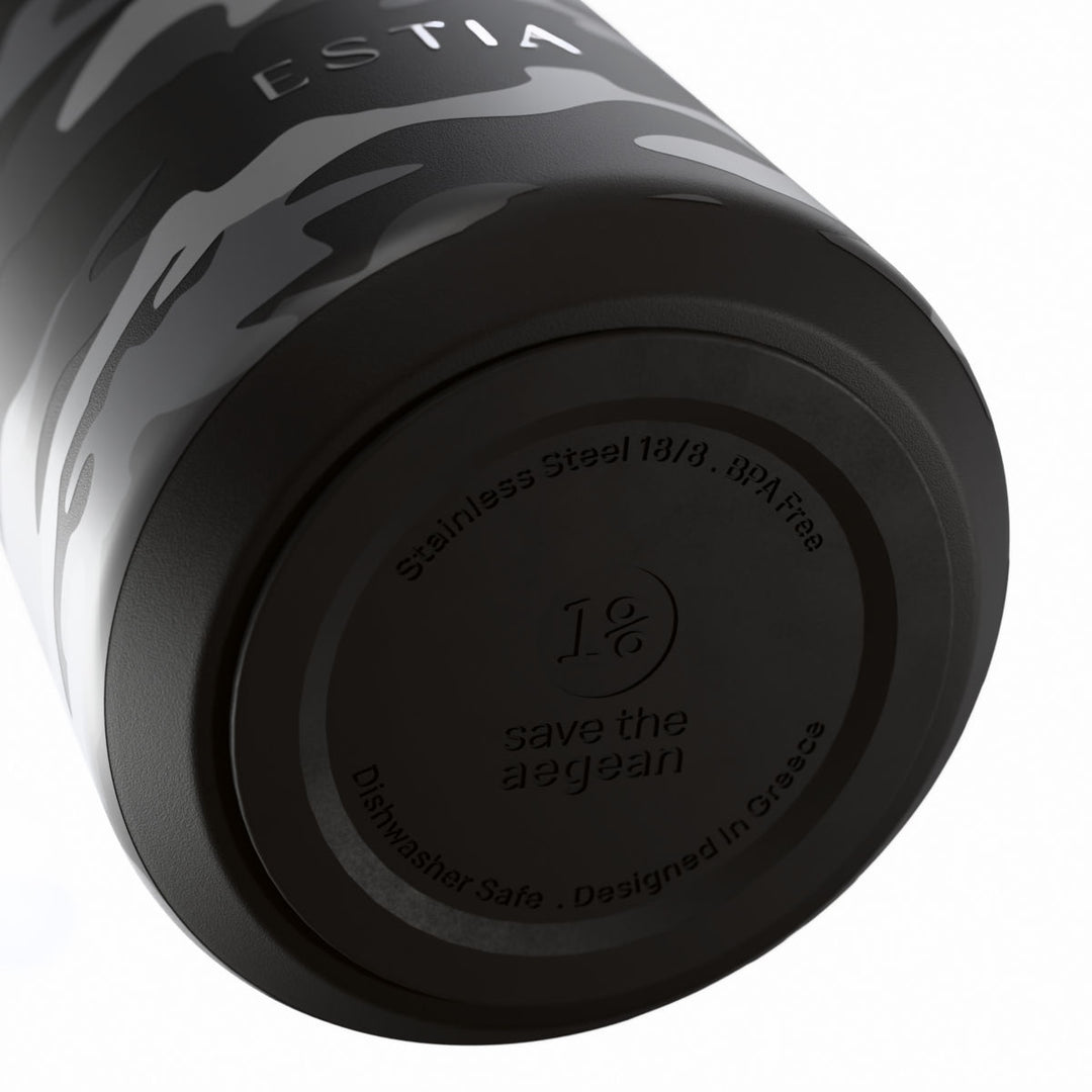 Αντιολισθητική βάση θερμός Flow Estia Save The Aegean 500ml Dark Camo από ανοξείδωτο ατσάλι 18/8 με σχεδίαση Save The Aegean.