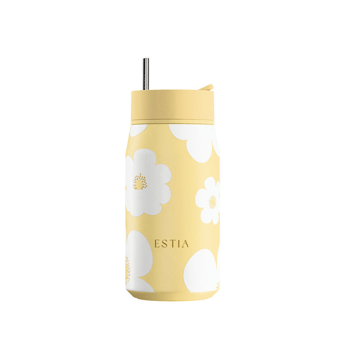 Θερμός Estia Lens Save the Aegean με σχέδιο Yellow Daisy, κίτρινο φόντο, λευκά λουλούδια, καλαμάκι και καπάκι ασφαλείας.