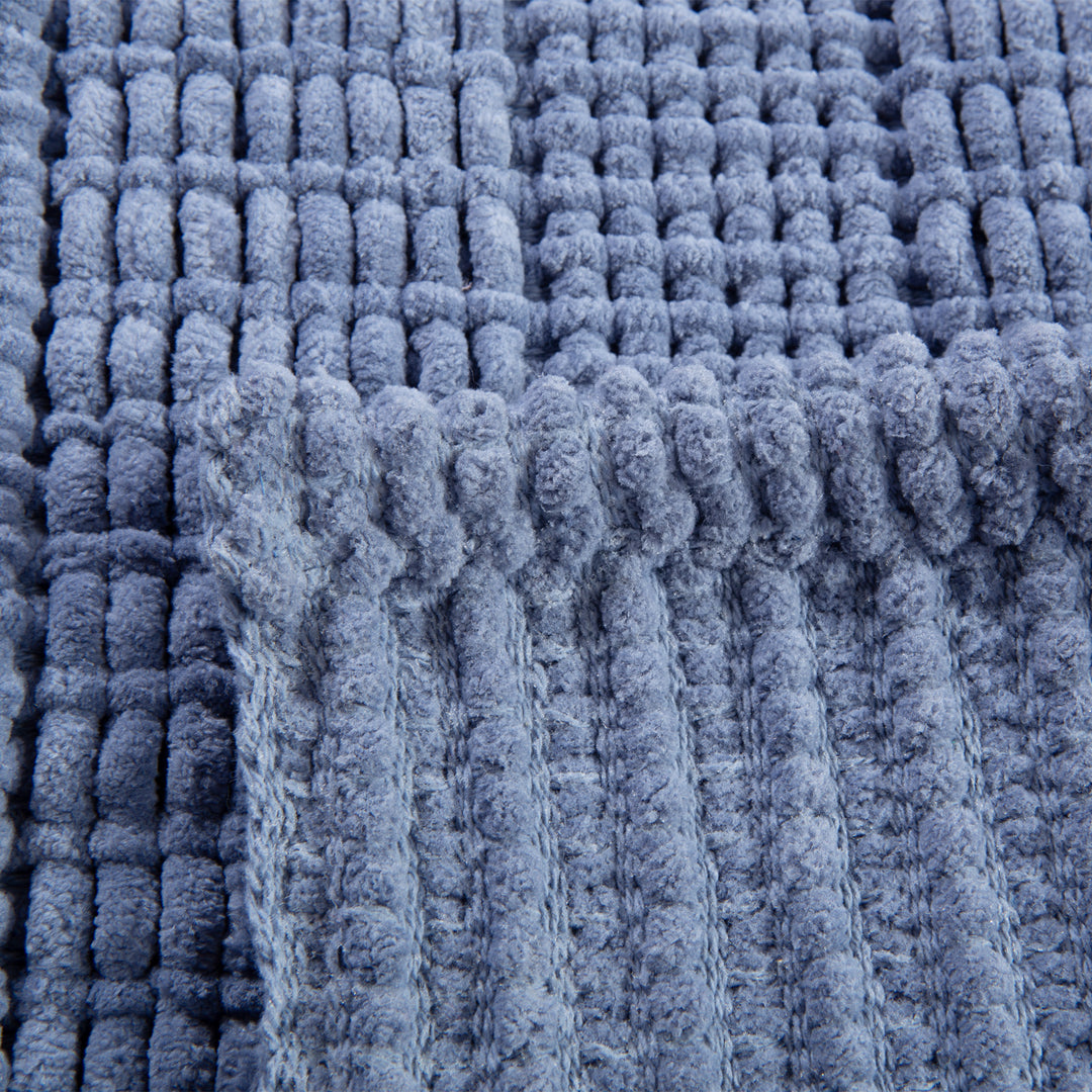Μπλε χαλάκι μπάνιου Delight Nef-Nef Homeware σε κοντινή λήψη, με ανάγλυφη απαλή πλέξη και λεπτομέρεια της υφής.