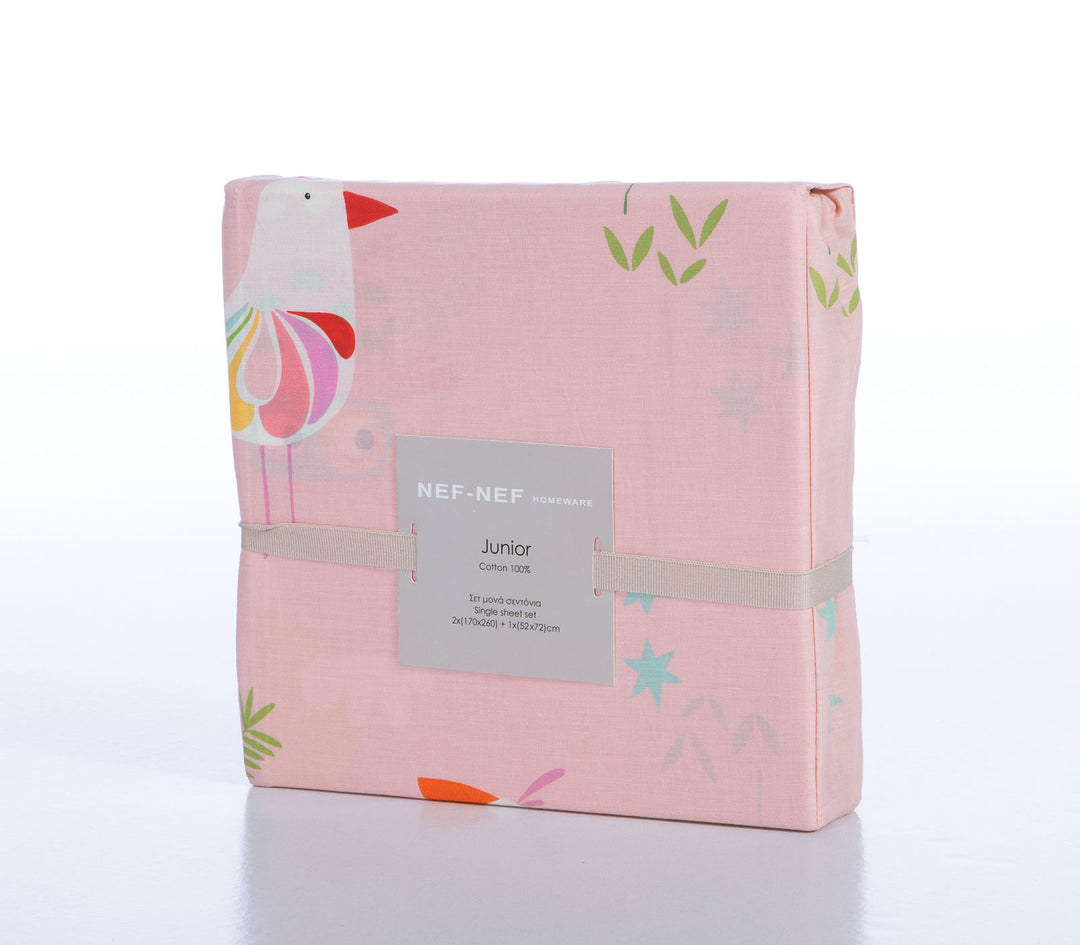 Συσκευασία παιδικού σετ σεντονιών Birds Mania της Nef-Nef Homeware σε ροζ απόχρωση με πουλάκι και μικρά μοτίβα.