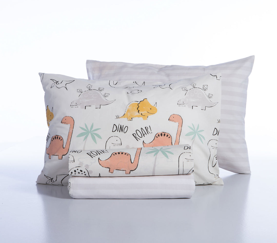 Διπλωμένο σετ παιδικών σεντονιών Dinosaur Art της Nef-Nef Homeware με χαρούμενους δεινόσαυρους και παστέλ χρώματα.
