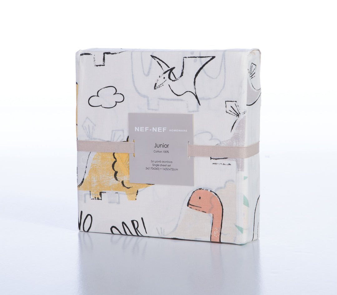 Συσκευασία παιδικού σετ σεντονιών Dinosaur Art της Nef-Nef Homeware με σχέδια δεινοσαύρων σε εκρού φόντο.
