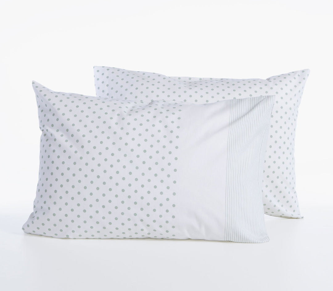 Βαμβακερή μαξιλαροθήκη Nef-Nef Homeware σε εκρού με απαλό πράσινο πουά μοτίβο και μονόχρωμη ζώνη.