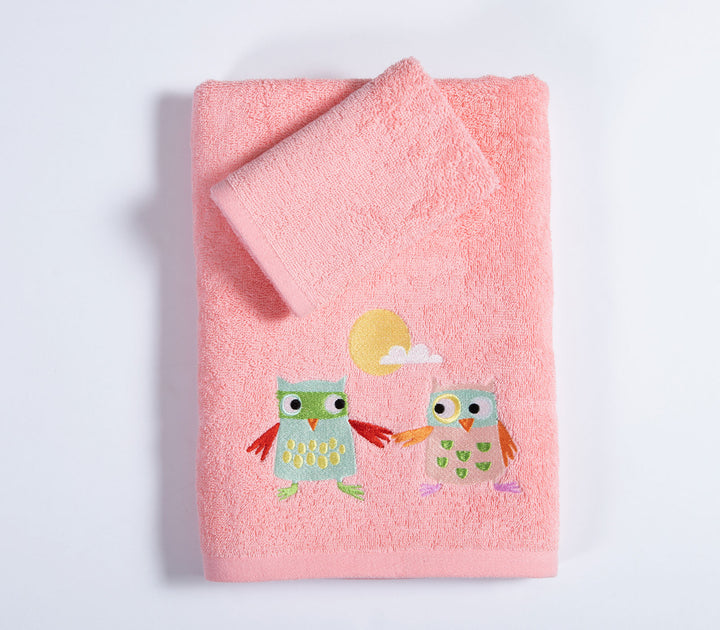 Διπλωμένο σετ παιδικών πετσετών Birds Mania της Nef-Nef Homeware σε ροζ χρώμα με χαριτωμένο σχέδιο κουκουβάγιες.