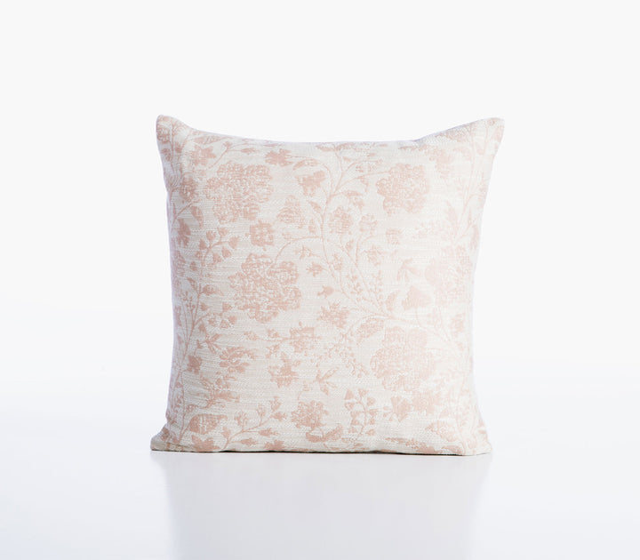 Διακοσμητικό μαξιλάρι Passion της Nef-Nef Homeware σε ροζ απόχρωση με κεντημένα λουλούδια και φουντάκια στις γωνίες.