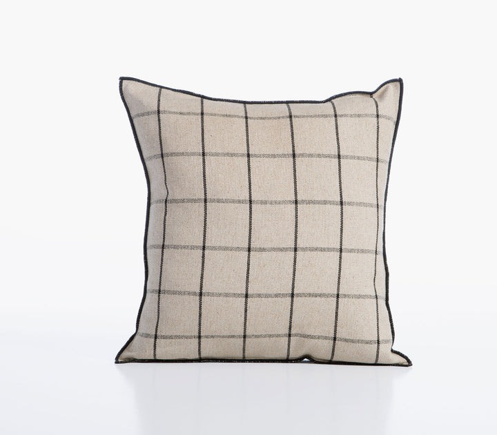 Διακοσμητικό μαξιλάρι Unite της Nef-Nef Homeware σε μπεζ απόχρωση με μαύρο καρό σχέδιο και διακριτικό περίγραμμα.