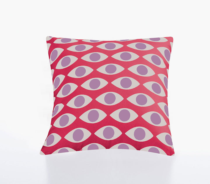 Διακοσμητική μαξιλαροθήκη Option της Nef-Nef Homeware σε κόκκινο χρώμα με μοτίβο ματιών σε λευκό και μωβ φόντο.