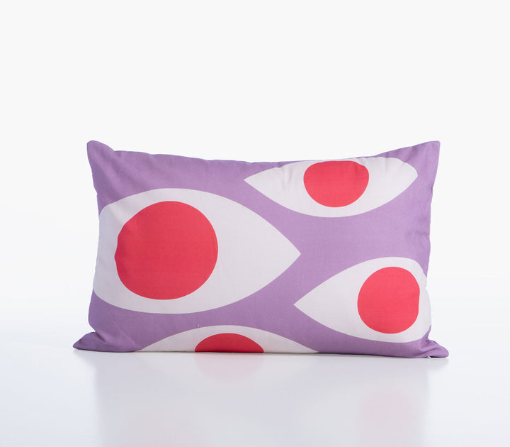 Διακοσμητική μαξιλαροθήκη High Option της Nef-Nef Homeware σε μωβ χρώμα με μεγάλα λευκά μάτια και κόκκινο κέντρο.