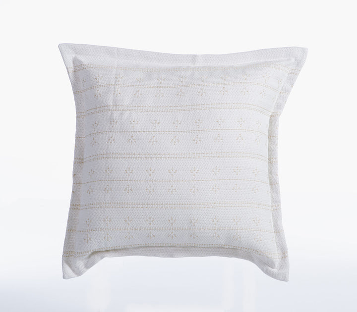 Διακοσμητικό μαξιλάρι Ishmar της Nef-Nef Homeware σε μπεζ και εκρού αποχρώσεις με υφαντό μοτίβο σε ουδέτερο φόντο.