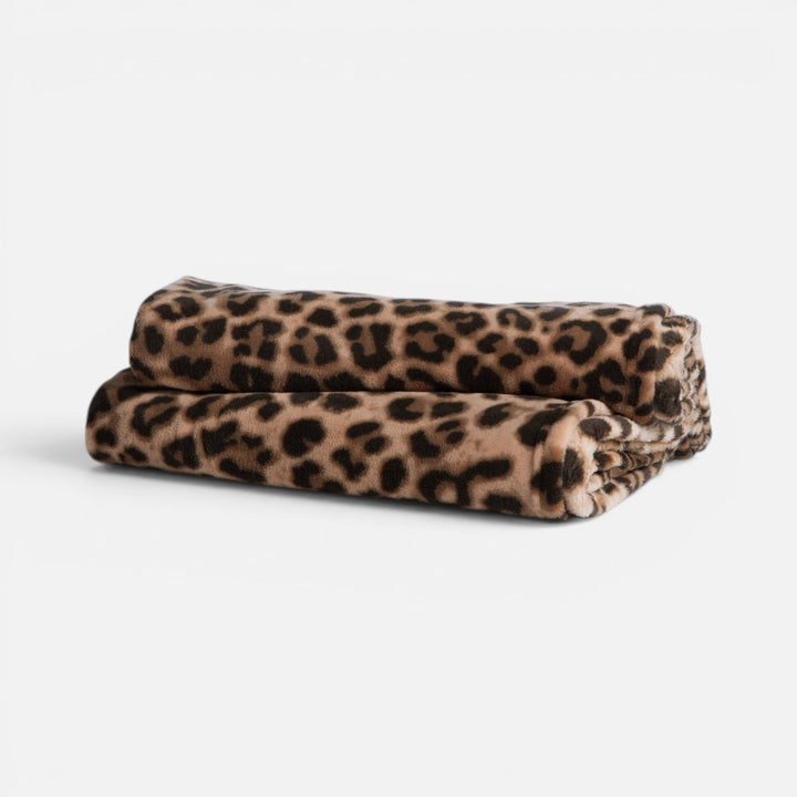 Κουβέρτα Καναπέ Fleece Λεοπάρ Cheetar, κοντινή παρουσίαση που αναδεικνύει την υφή, το σχέδιο και τις λεπτομέρειες του προϊόντος της Nef-Nef Homeware.