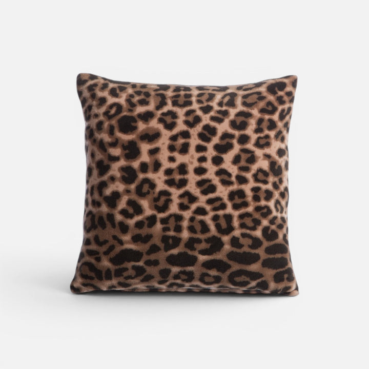 Μαξιλάρι Διακοσμητικό Fleece Λεοπάρ Cheetar, παρουσίαση προϊόντος σε καθαρό φόντο με έμφαση στο σχέδιο, την απόχρωση και τις βασικές λεπτομέρειες της Nef-Nef Homeware.