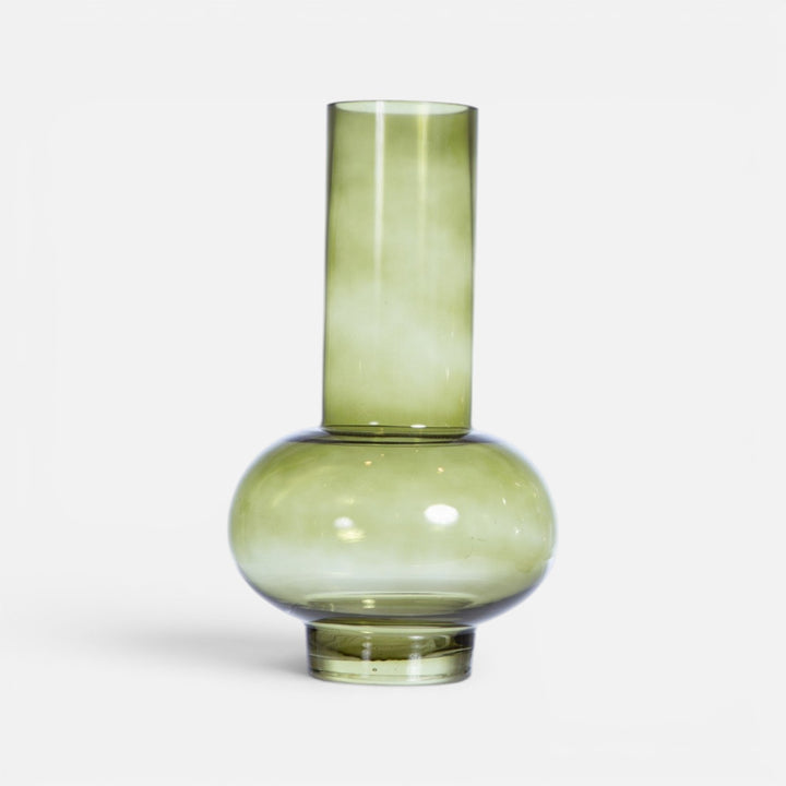 Πράσινο γυάλινο διακοσμητικό βάζο Veggera Nef-Nef Homeware, με στρογγυλεμένη βάση, ψηλό κυλινδρικό λαιμό και διάφανο γυαλιστερό φινίρισμα.