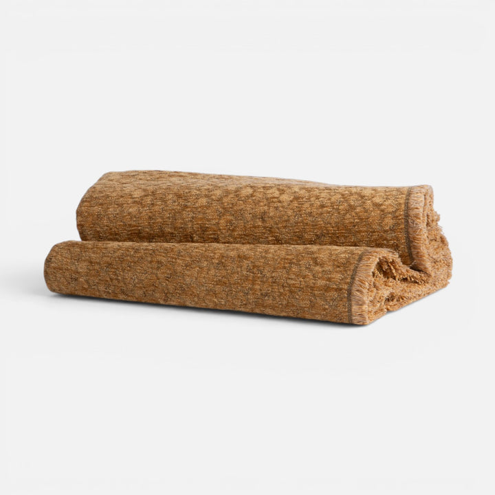 Ριχτάρι Διθέσιου Καναπέ Κάμελ Κροκό Decore, φωτογραφία παρουσίασης που αναδεικνύει την εμφάνιση και τον σχεδιασμό του προϊόντος της Nef-Nef Homeware.