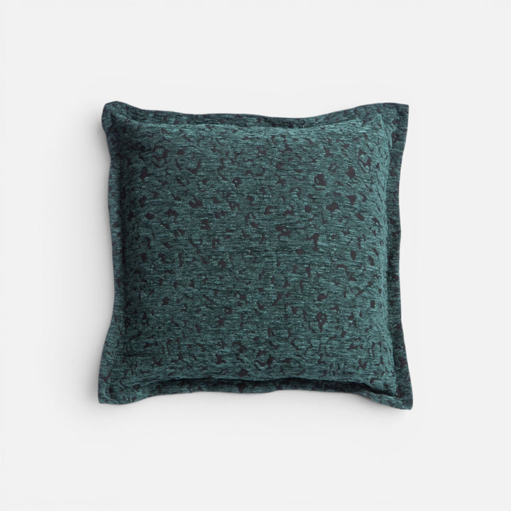 Μαξιλάρι Διακοσμητικό Πράσινο Leopard, παρουσίαση προϊόντος σε καθαρό φόντο με έμφαση στο σχέδιο, την απόχρωση και τις βασικές λεπτομέρειες της Nef-Nef Homeware.