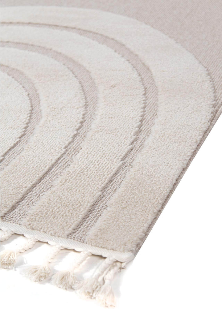 Παιδικό χαλί Royal Carpet της Royal Carpet σε ουδέτερη απόχρωση, σε κοντινή λεπτομέρεια, με προσεγμένο σχέδιο της σειράς και εμφανή υφή επιφάνειας.