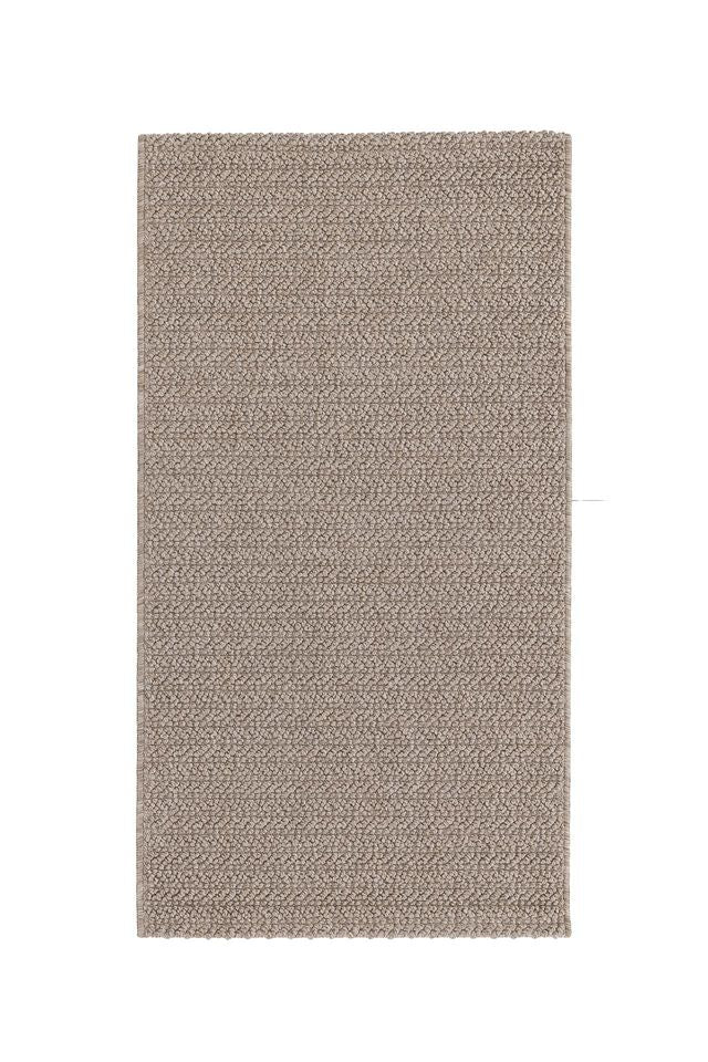 Ολόκληρο μπεζ ψάθινο χαλί σε minimal σχεδιασμό με καθαρό φινίρισμα, τοποθετημένο σε λευκό φόντο.
