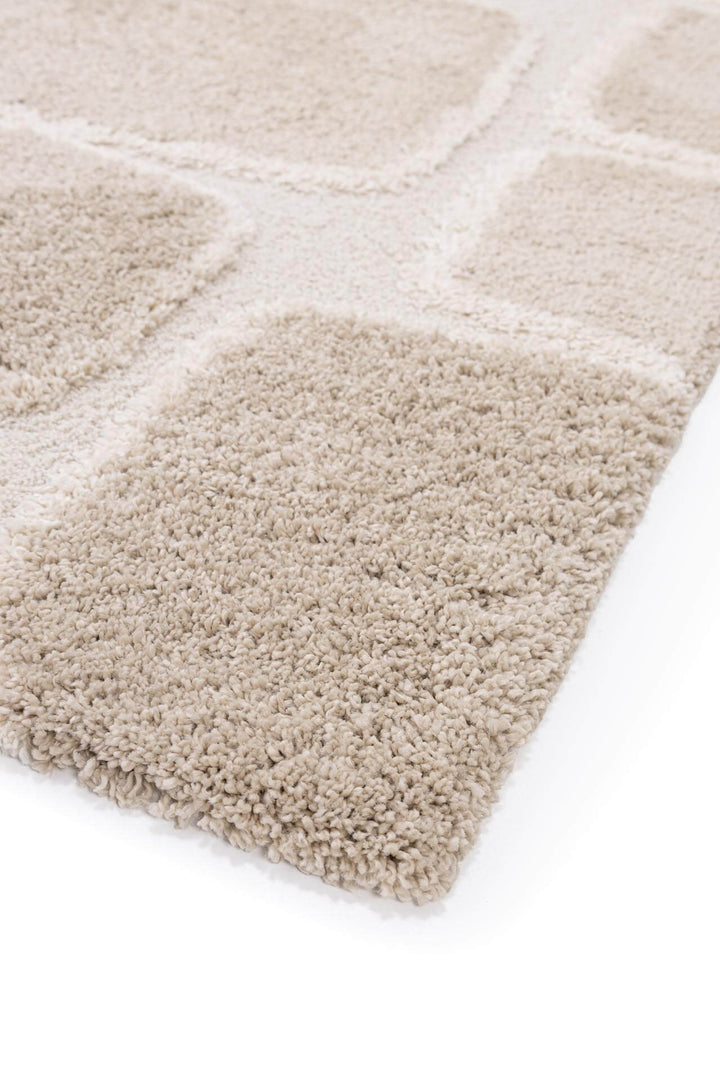 Χαλί Royal Carpet της Royal Carpet σε εκρού, σε κοντινή λεπτομέρεια, με προσεγμένο σχέδιο της σειράς και εμφανή υφή επιφάνειας.