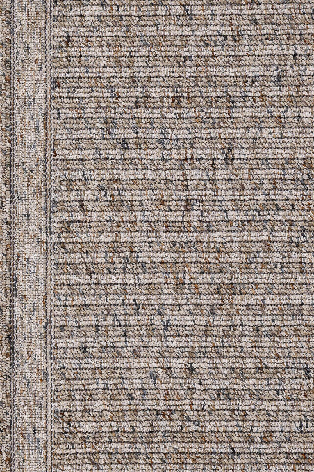 Χαλί Leon της Royal Carpet σε μπλε, σε κοντινή λεπτομέρεια, με προσεγμένο σχέδιο της σειράς και εμφανή υφή επιφάνειας.