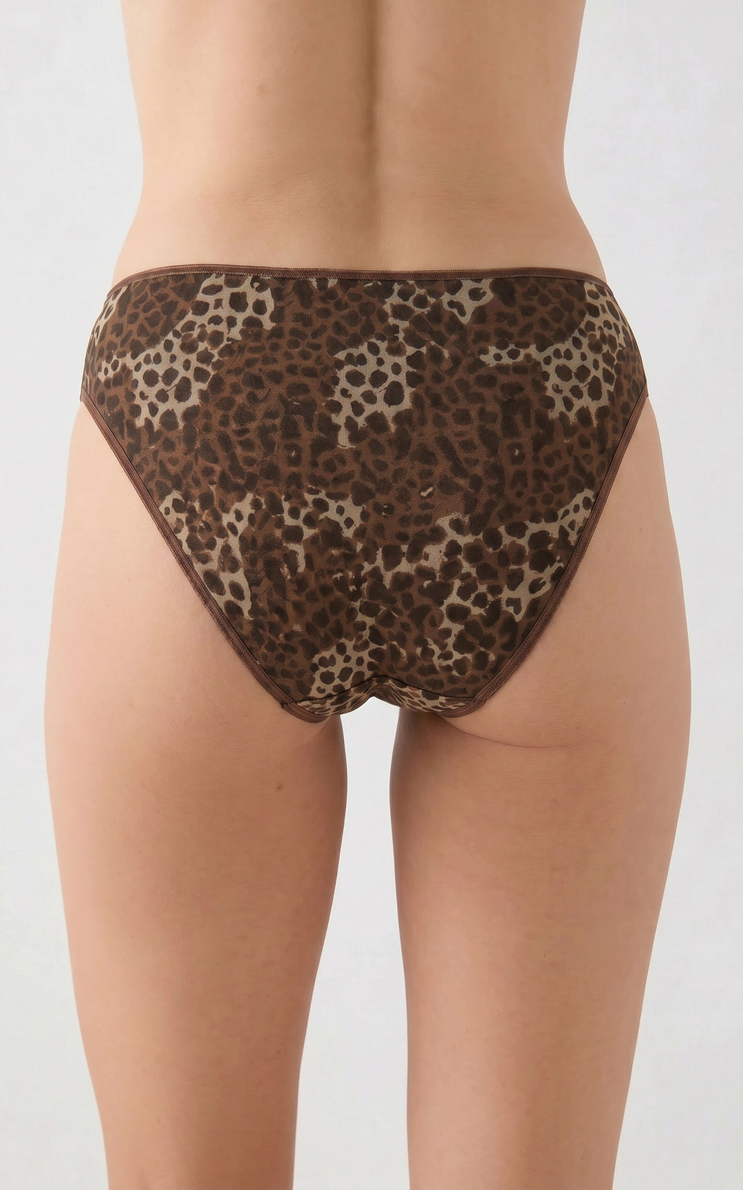 Γυναικείο σλιπ Minerva με καφέ animal print σχέδιο, κοντινή πίσω όψη εφαρμογής.