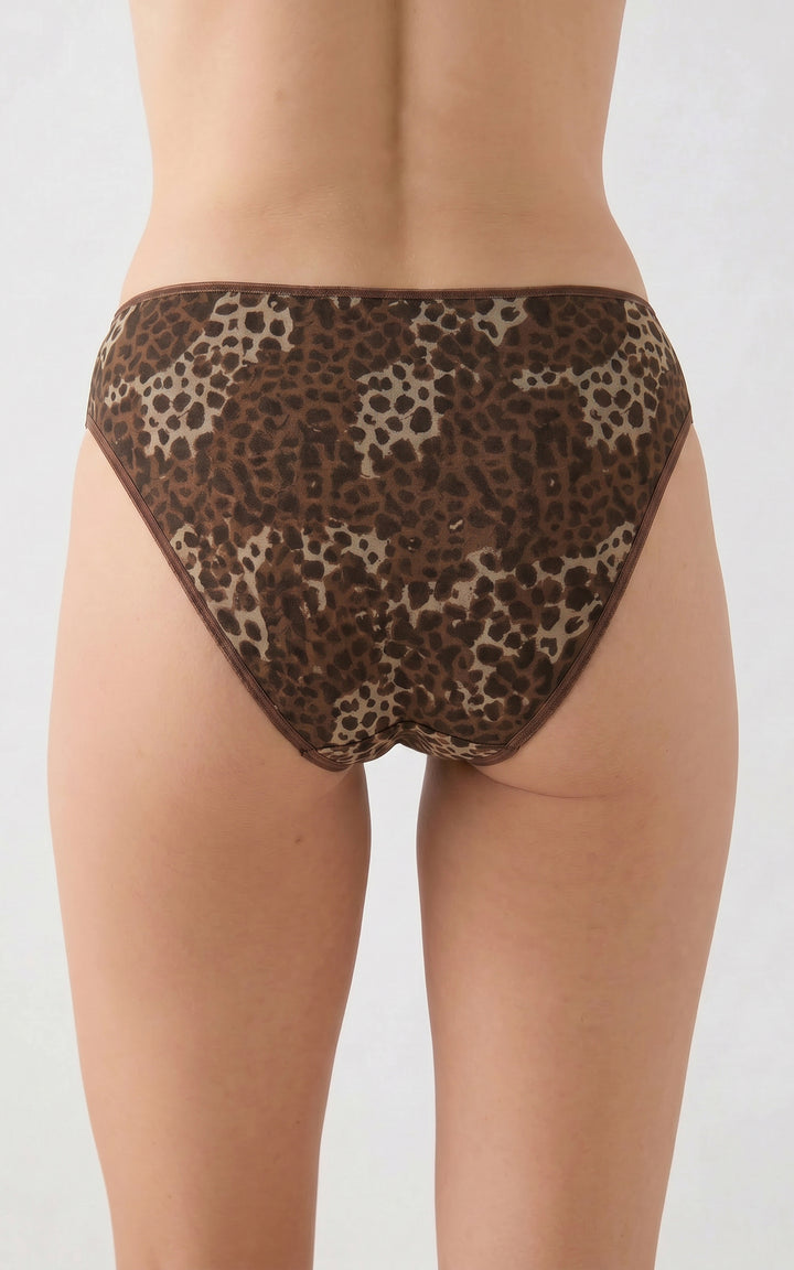 Γυναικείο σλιπ Minerva με καφέ animal print σχέδιο, κοντινή πίσω όψη εφαρμογής.