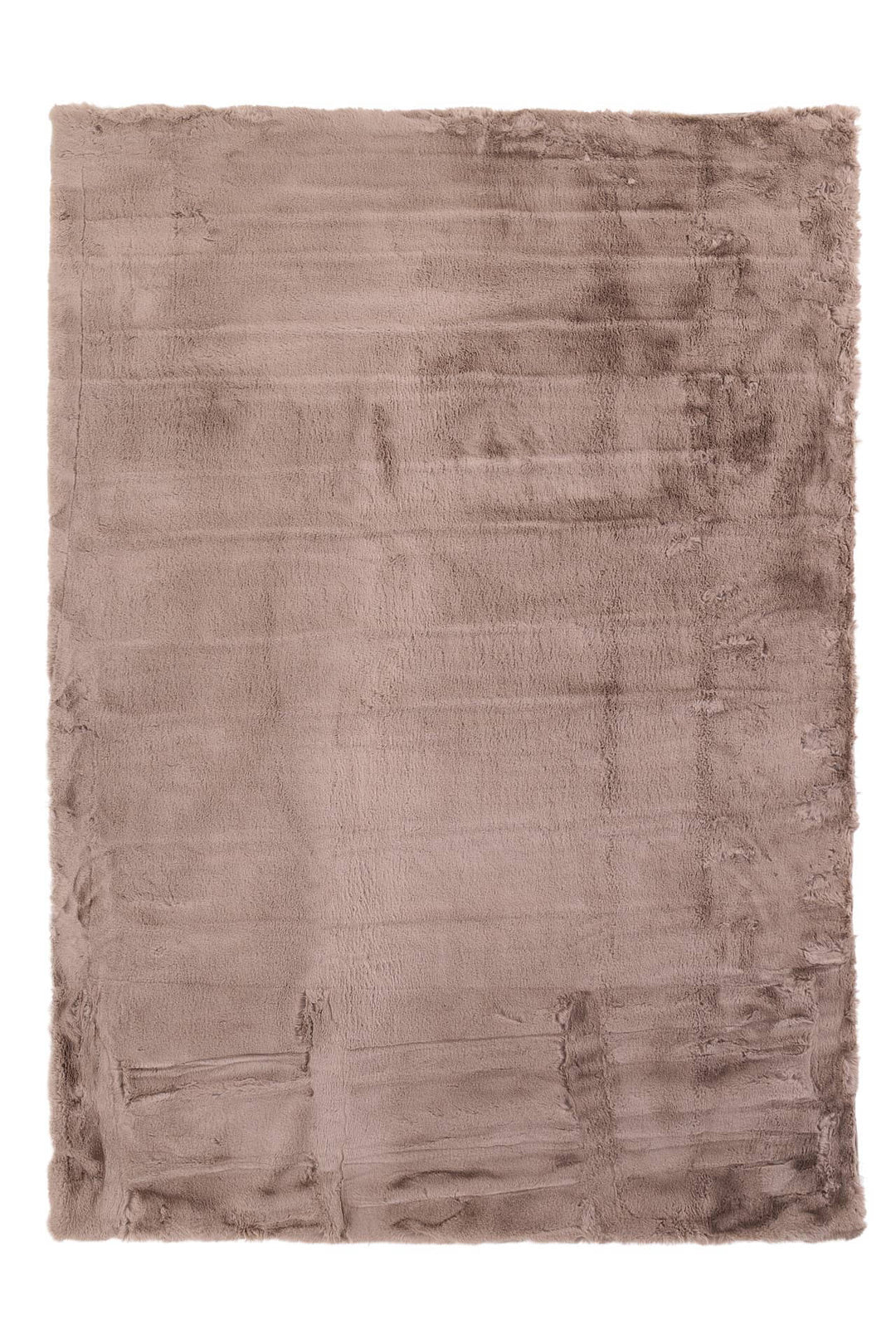 Γούνινο χαλί Bunny Canvas της Royal Carpet σε σκούρο εκρού, σε ολόκληρη όψη, με απαλή γούνινη υφή και εμφανή υφή επιφάνειας.