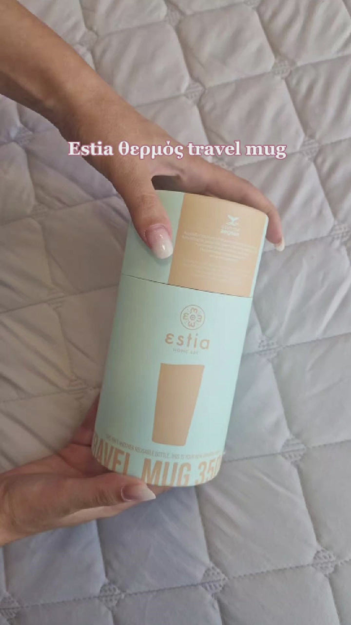 Βίντεο παρουσίασης Estia Home Art travel mug θερμός 350ml με καπάκι, σε τιρκουάζ χρώμα με μοντέρνα γραφικά και κυλινδρική συσκευασία δώρου